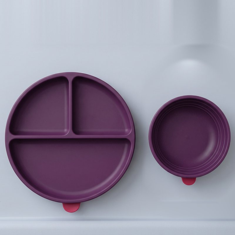 Damson suction plate and bowl side by side on a smooth high chair tray, from above